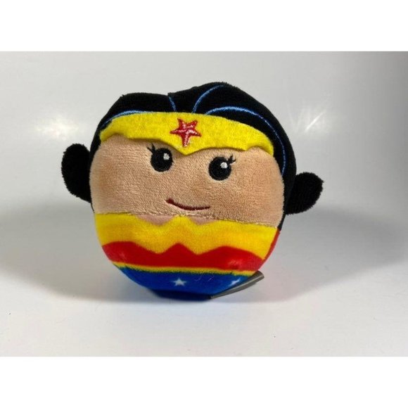 3.5" Hallmark Fluffballs DC Comics Wonder Woman Plush - Picture 1 of 4